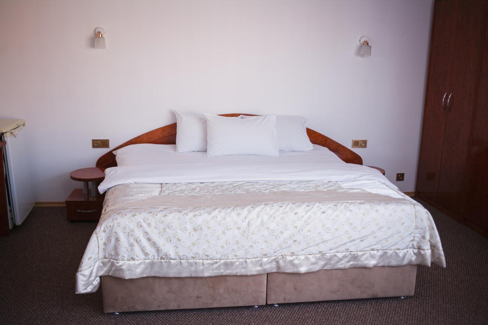 Volyn Hotel Ludmir Volodymyr-Volynskyy Ngoại thất bức ảnh